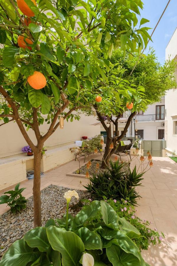 Home With Courtyard In Beating Heart Of Old Town! ハニア エクステリア 写真