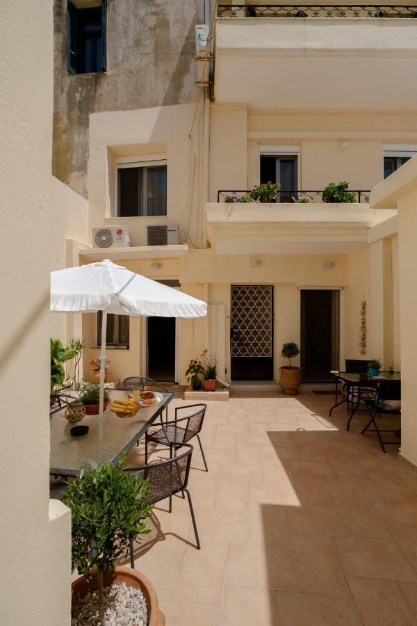 Home With Courtyard In Beating Heart Of Old Town! ハニア エクステリア 写真
