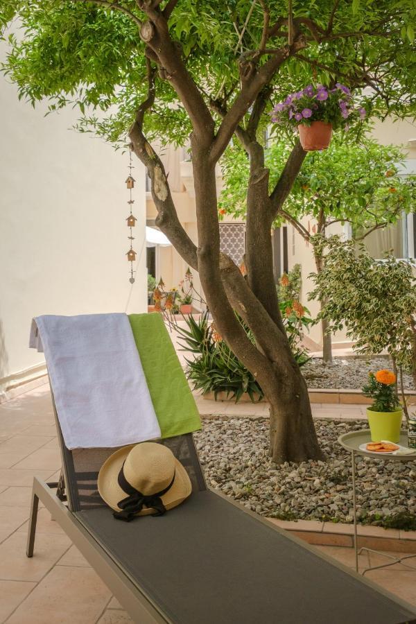 Home With Courtyard In Beating Heart Of Old Town! ハニア エクステリア 写真