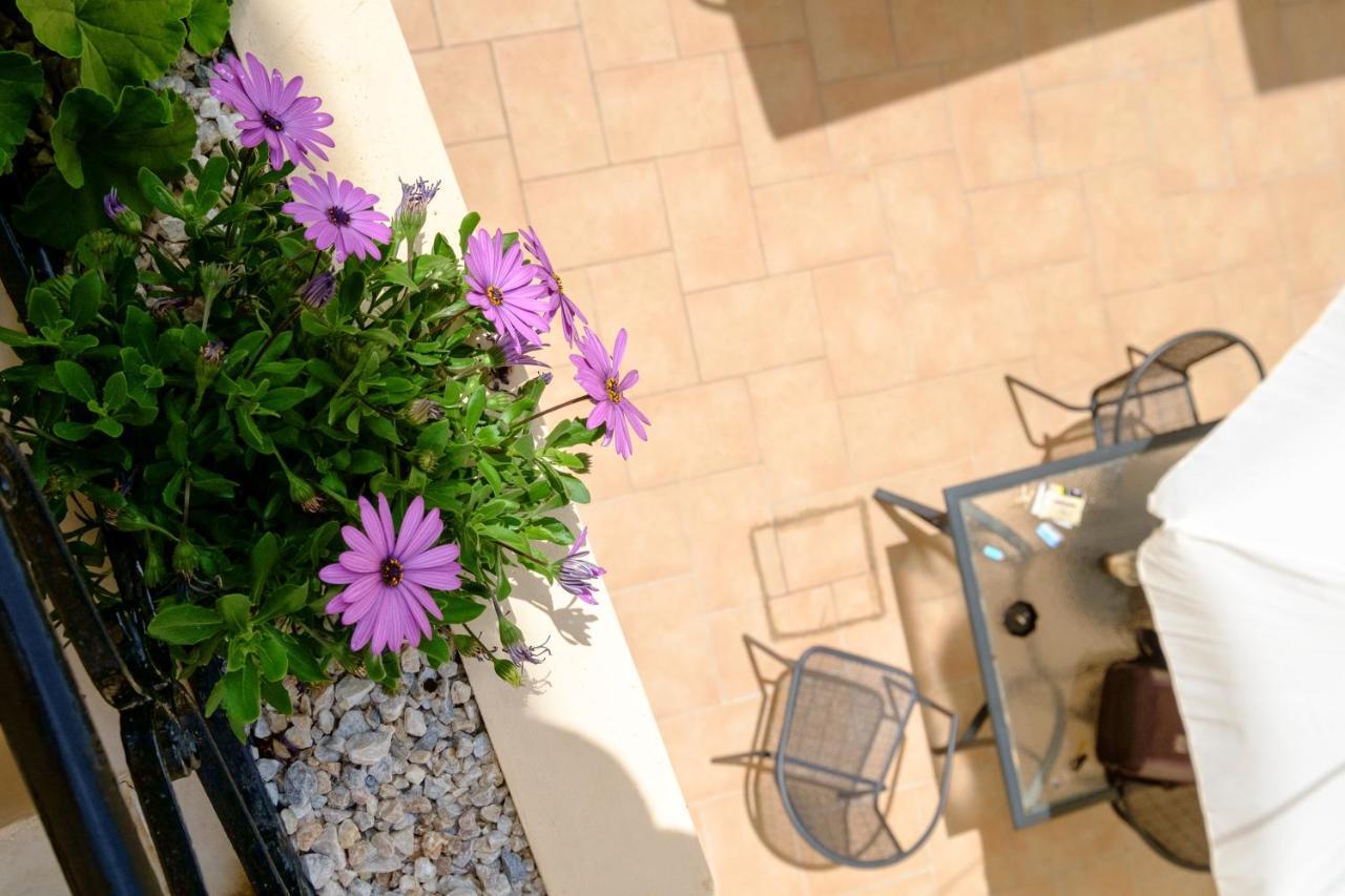 Home With Courtyard In Beating Heart Of Old Town! ハニア エクステリア 写真